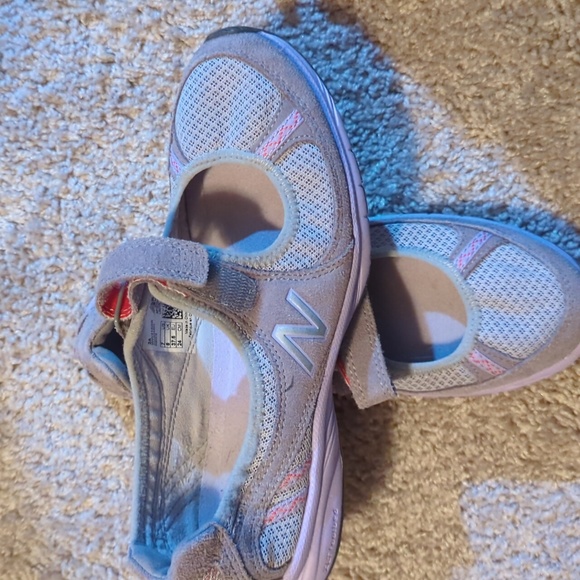 New Balance Mary Jane woman's size 7 EU 37.5 - Picture 2 of 4